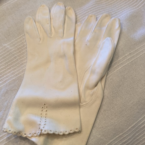 Vintage white cream Gloves sz 6
S from 50s-60s Jackie O vibe prom - Picture 6 of 8